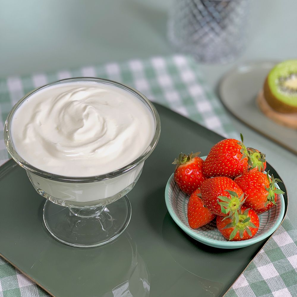 Skyr_pur_mit_Erdeerschale_QUADRAT_RGB_72dpi Skyr_pur_mit_Erdeerschale_QUADRAT_RGB_72dpi